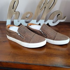 NEW Report Alexa Slip On Sneaker Size 8